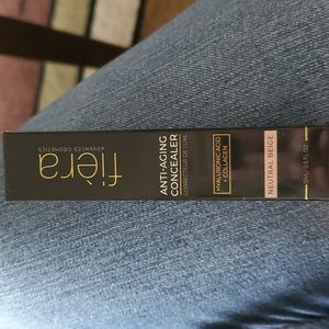 Fiera Anti Aging concealer with Hylauronic Acid & Collagen.